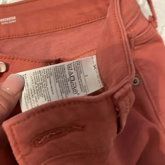 Old Navy Rockstar Super Skinny salmon size 2 - Picture 4 of 4